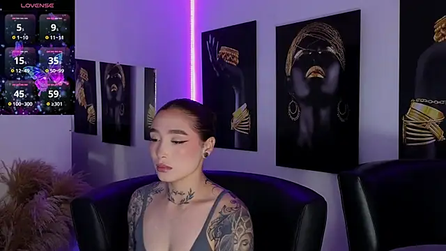 Snapshot of _brenna_hanson chatting on 30, 4, 2026 brenna hanson online show from 30, 4, 2026