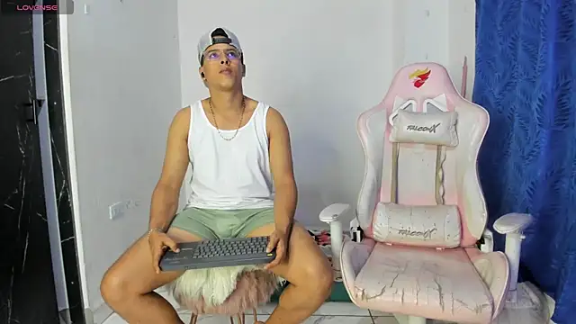 Latinos couples online show from 5, 5, 2026