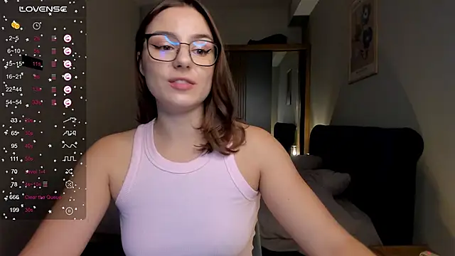 ThreeshaWhite online show from 15, 11, 2025