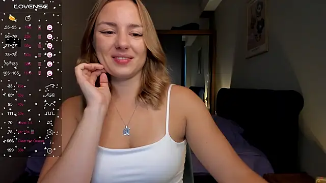 ThreeshaWhite online show from 22, 9, 2025