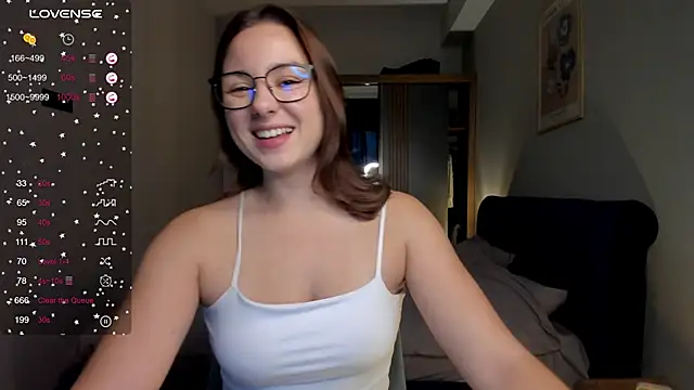 ThreeshaWhite online show from 14, 11, 2025