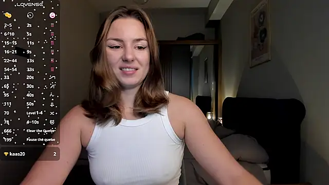 ThreeshaWhite online show from 16, 12, 2025