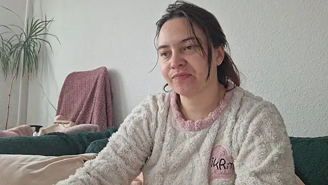 Cyndee Winter online show from 30, 11, 2025