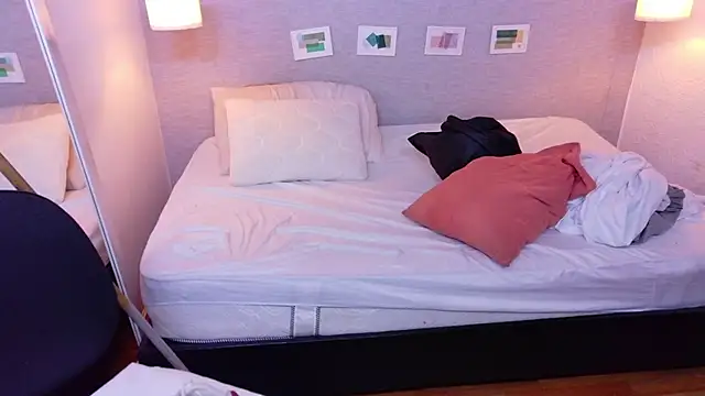 kiara evanss online show from 24, 4, 2026