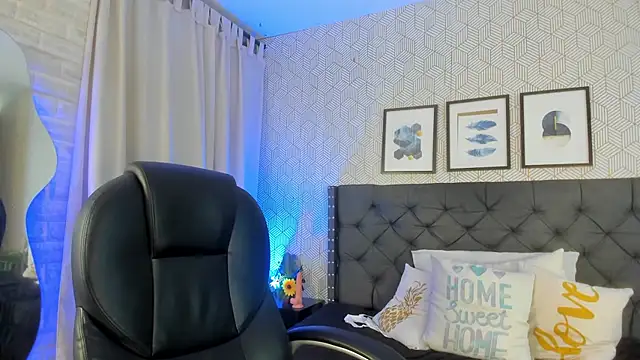 emma  smith1 online show from 11, 3, 2025