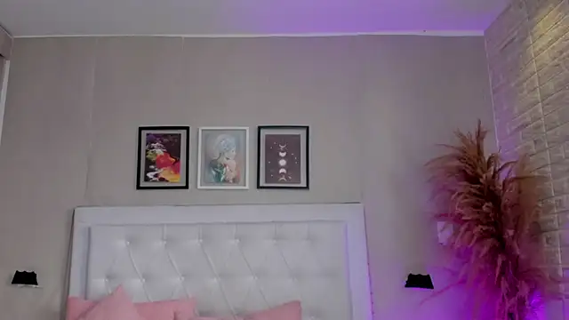 emma  smith1 online show from 13, 3, 2026