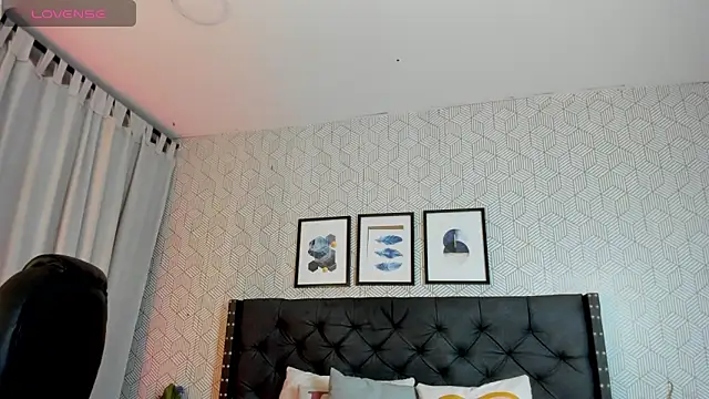 emma  smith1 online show from 20, 2, 2025