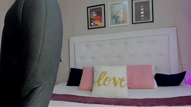 emma  smith1 online show from 10, 3, 2026