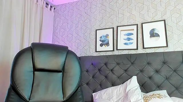 emma  smith1 online show from 7, 3, 2025