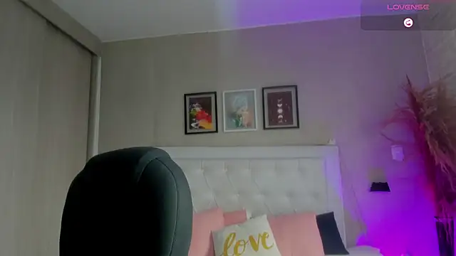 emma  smith1 online show from 3, 3, 2026