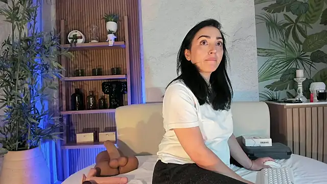 LIAH IZUMI online show from 20, 11, 2025