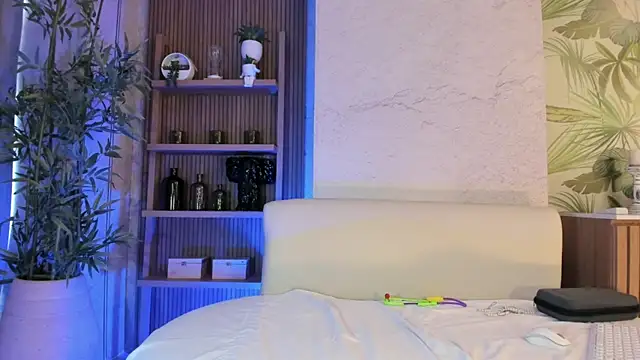 LIAH IZUMI online show from 22, 10, 2025