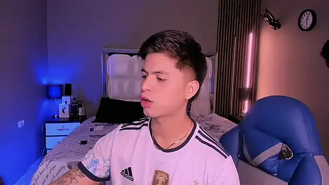 Snapshot of Niicky1_ chatting on 8, 3, 2025 Niicky1  online show from 8, 3, 2025