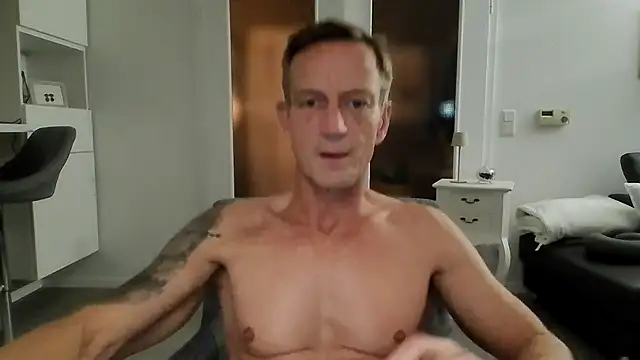 Snapshot of dirks71 chatting on 10, 11, 2025 dirks71 online show from 10, 11, 2025