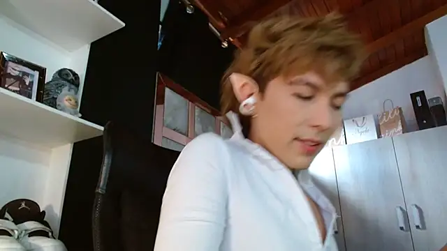 CONNY BENSS online show from 10, 10, 2025