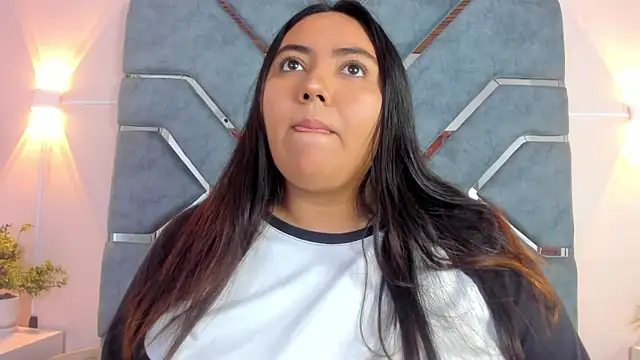 LucciaPorter online show from 25, 3, 2026