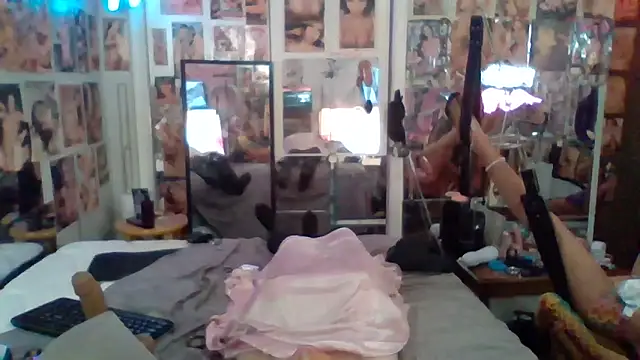Snapshot of luvs2cumm69 chatting on 7, 5, 2026 luvs2cumm69 online show from 7, 5, 2026