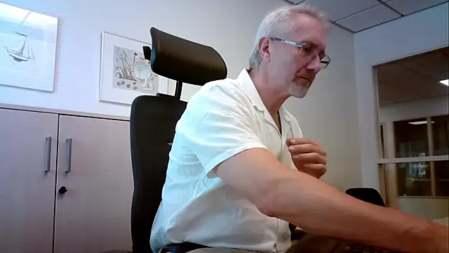 Snapshot of tom-swede chatting on 17, 7, 2026 tom-swede online show from 17, 7, 2026