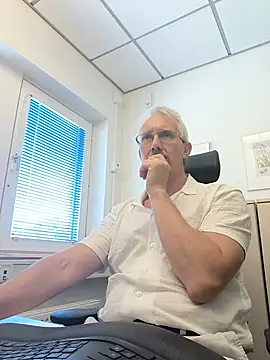 Snapshot of tom-swede chatting on 21, 7, 2026 tom-swede online show from 21, 7, 2026
