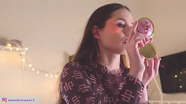 NeonShine online show from 5, 2, 2026