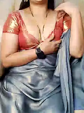 Traditional Housewife  online show from 17, 1, 2025