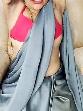 Traditional Housewife  online show from 16, 3, 2025