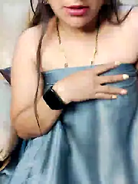 Traditional Housewife  online show from 8, 2, 2025