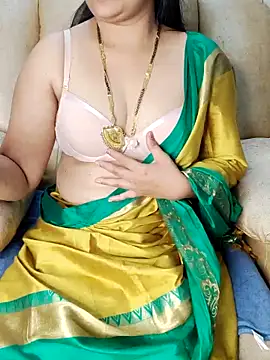 Traditional Housewife  online show from 18, 3, 2025