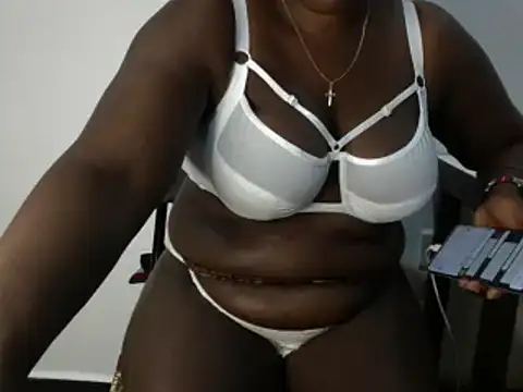 Snapshot of Nevvy_Pretty chatting on 16, 2, 2025 Nevvy Pretty online show from 16, 2, 2025