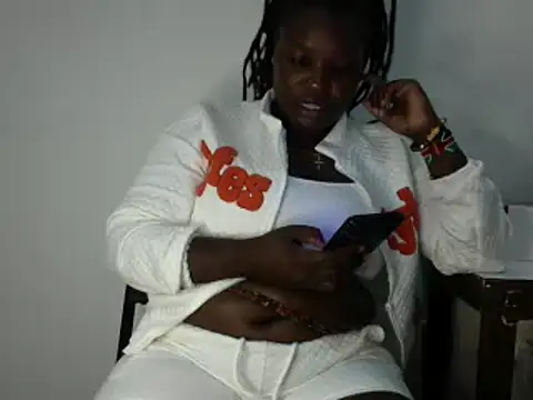 Snapshot of Nevvy_Pretty chatting on 12, 2, 2025 Nevvy Pretty online show from 12, 2, 2025