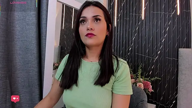 Snapshot of katrina_kaif_x chatting on 27, 11, 2025 katrina kaif x online show from 27, 11, 2025