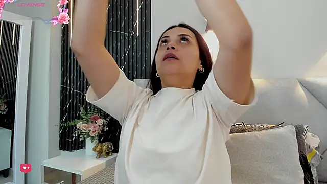 Snapshot of katrina_kaif_x chatting on 11, 11, 2025 katrina kaif x online show from 11, 11, 2025