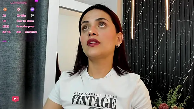 Snapshot of katrina_kaif_x chatting on 17, 10, 2025 katrina kaif x online show from 17, 10, 2025