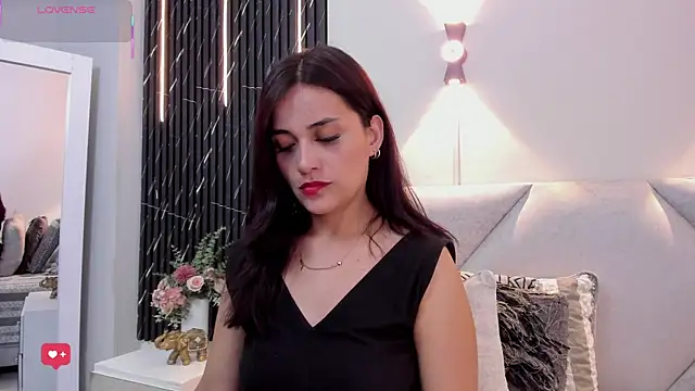 Snapshot of katrina_kaif_x chatting on 3, 11, 2025 katrina kaif x online show from 3, 11, 2025