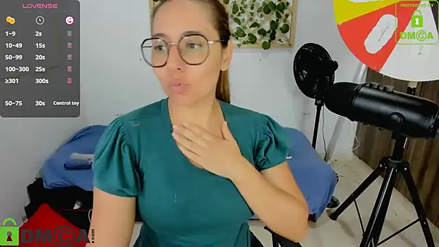 Snapshot of isa_loves_cum chatting on 23, 10, 2025 isa loves cum online show from 23, 10, 2025