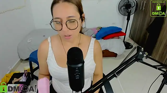 Snapshot of isa_loves_cum chatting on 20, 11, 2025 isa loves cum online show from 20, 11, 2025