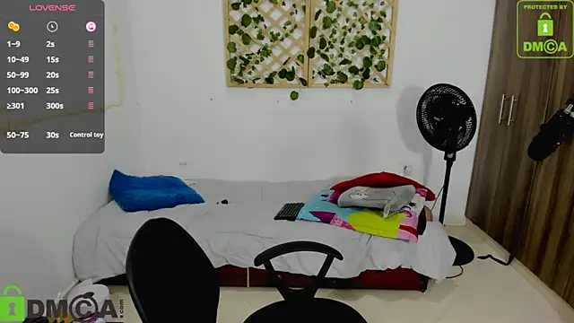 Snapshot of isa_loves_cum chatting on 8, 11, 2025 isa loves cum online show from 8, 11, 2025