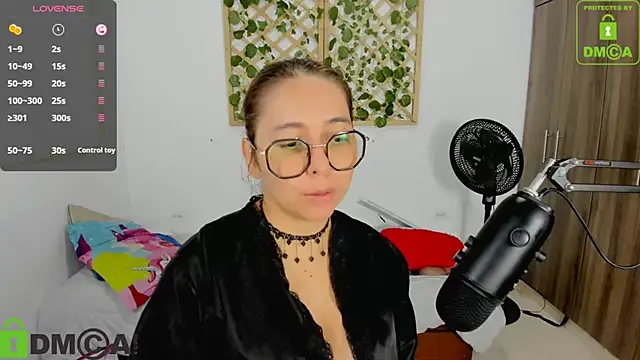 Snapshot of isa_loves_cum chatting on 5, 11, 2025 isa loves cum online show from 5, 11, 2025