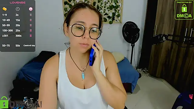 Snapshot of isa_loves_cum chatting on 11, 10, 2025 isa loves cum online show from 11, 10, 2025