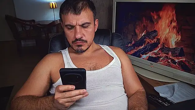 Snapshot of officeman7 chatting on 4, 2, 2025 officeman7 online show from 4, 2, 2025