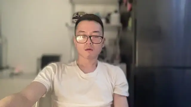 Snapshot of wangjian2324 chatting on 27, 10, 2025 wangjian2324 online show from 27, 10, 2025