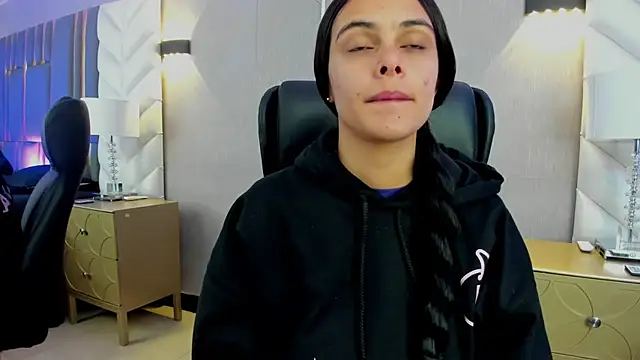 ChloeHarper  online show from 18, 12, 2025