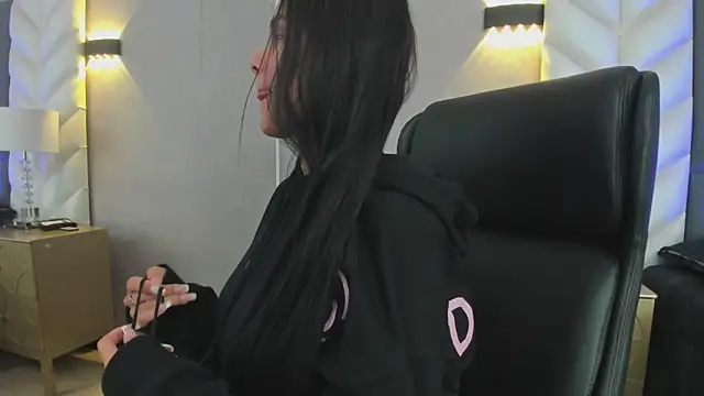 ChloeHarper  online show from 17, 12, 2025