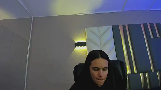 ChloeHarper  online show from 23, 4, 2026