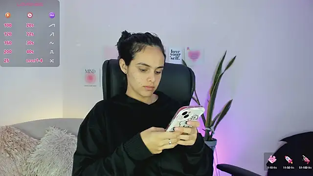 ChloeHarper  online show from 20, 2, 2025