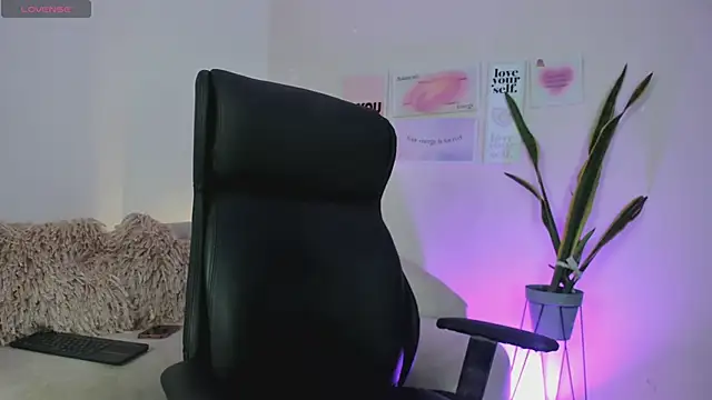 ChloeHarper  online show from 14, 2, 2025