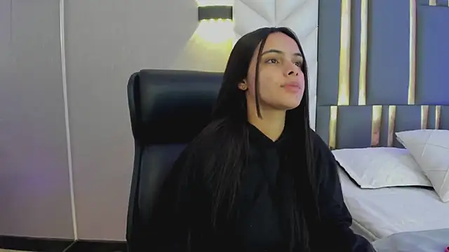 ChloeHarper  online show from 7, 5, 2026