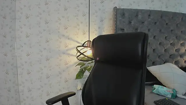 ChloeHarper  online show from 18, 7, 2026