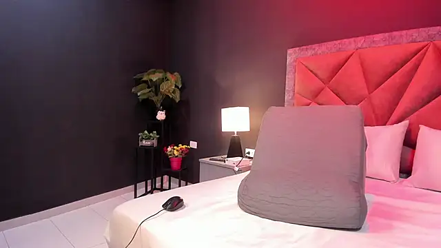 mia milff online show from 6, 1, 2026