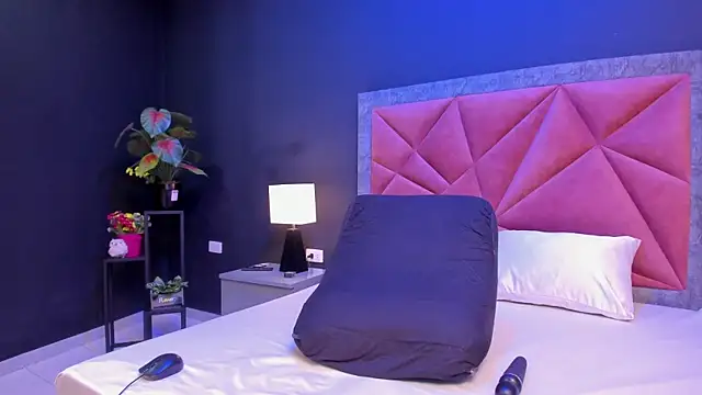 mia milff online show from 21, 4, 2026